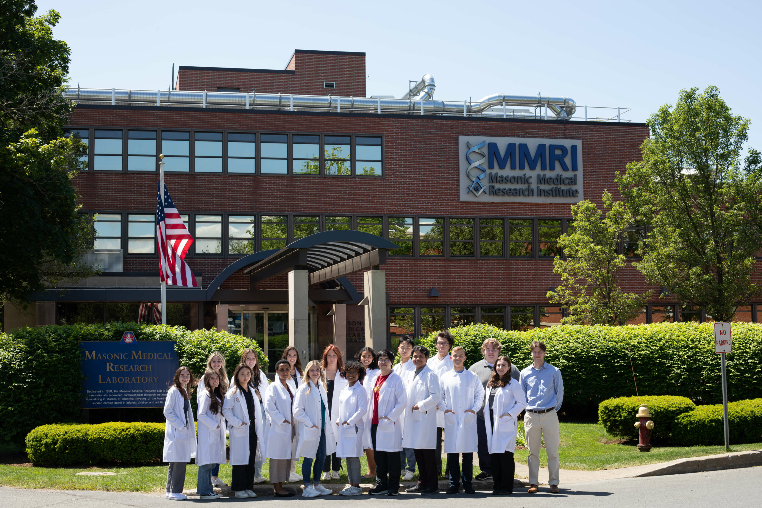 19 summer fellows outside MMRI building